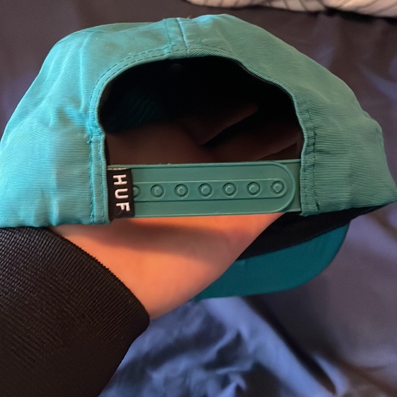 Turquoise Huf snap back hat - Picture 3 of 3